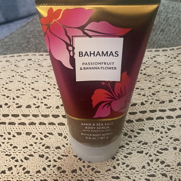 - Bath and body Works,  Bahamas sand and sea salt body scrub - Picture 3 of 3